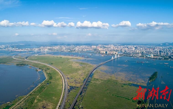 岳陽已成為第5個(gè)國(guó)家長(zhǎng)江經(jīng)濟(jì)帶綠色發(fā)展試點(diǎn)示范城市_副本.jpg